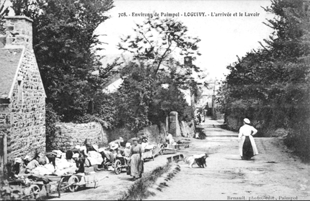 Ville de Ploubazlanec (Bretagne) : l'ancien lavoir.