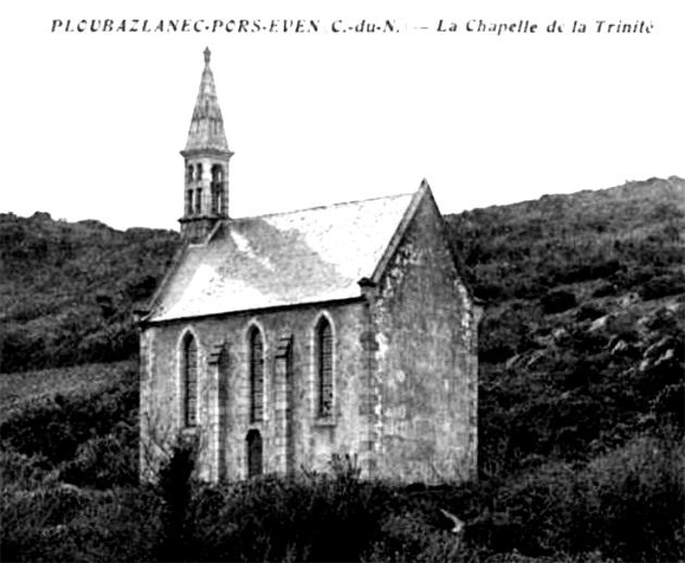 Ville de Ploubazlanec (Bretagne) : chapelle de la Trinité.