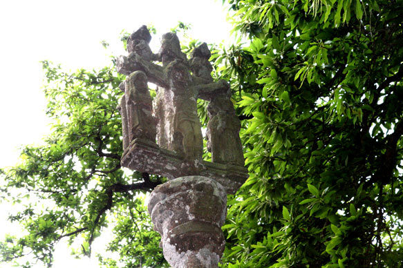 Ploubezre (Bretagne) : chapelle de Kerfons