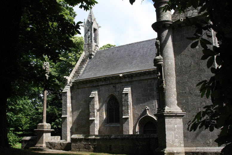 Ploubezre (Bretagne) : chapelle de Kerfons