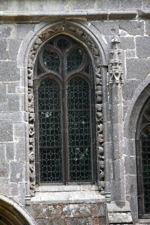 Ploubezre (Bretagne) : chapelle de Kerfons