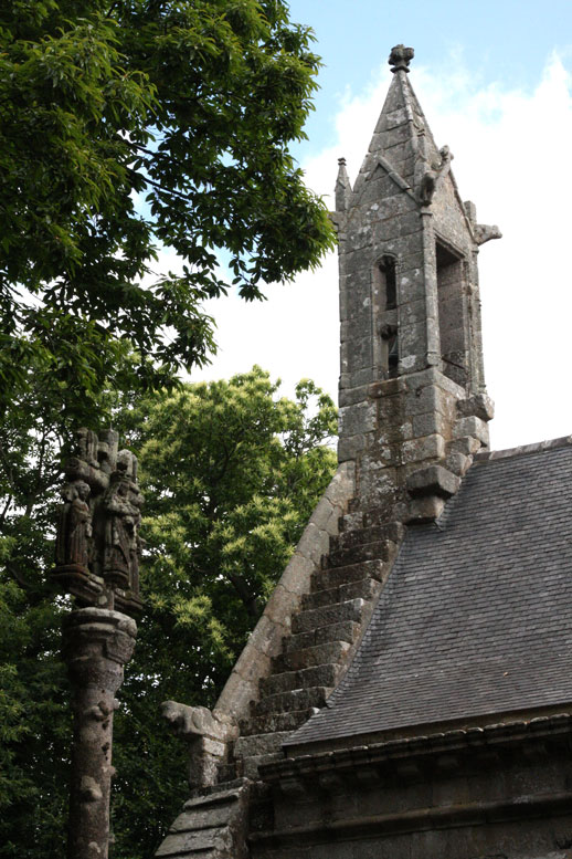 Ploubezre (Bretagne) : chapelle de Kerfons