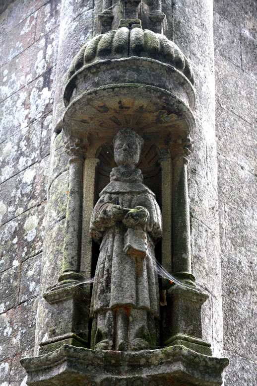 Ploubezre (Bretagne) : chapelle de Kerfons