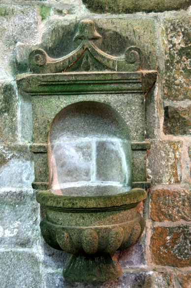 Ploubezre (Bretagne) : chapelle de Kerfons