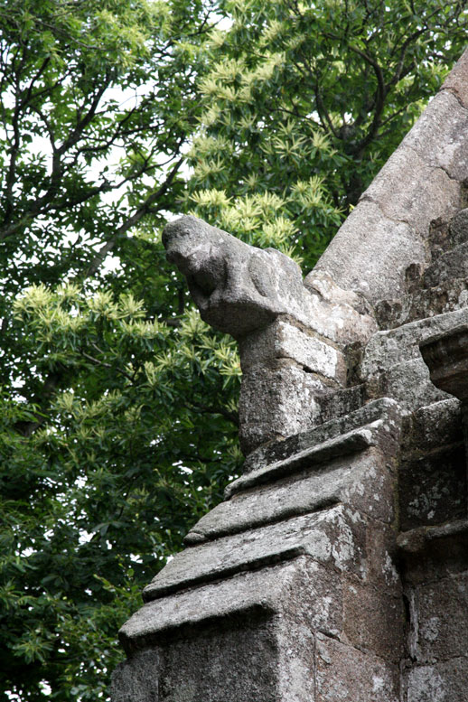 Ploubezre (Bretagne) : chapelle de Kerfons