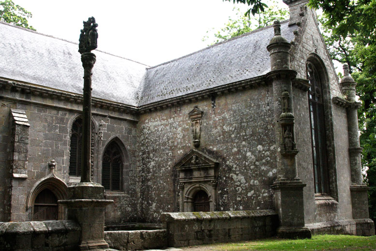 Ploubezre (Bretagne) : chapelle de Kerfons