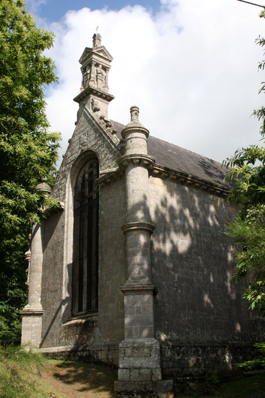 Ploubezre (Bretagne) : chapelle de Kerfons