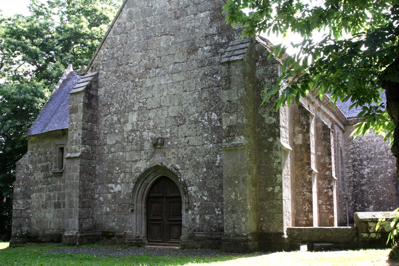 Ploubezre (Bretagne) : chapelle de Kerfons