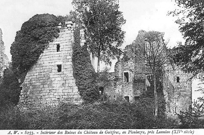 Ploubezre (Bretagne) : château de Coëtfrec