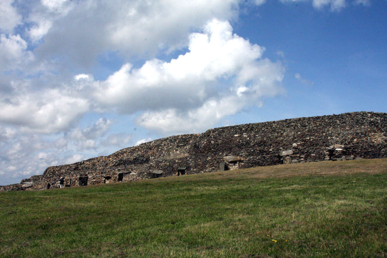 Plouzoch : cairn de Barnenez