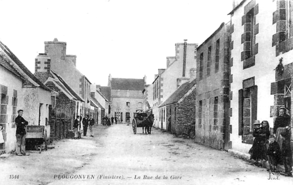 Rue de Plougonven (Bretagne).