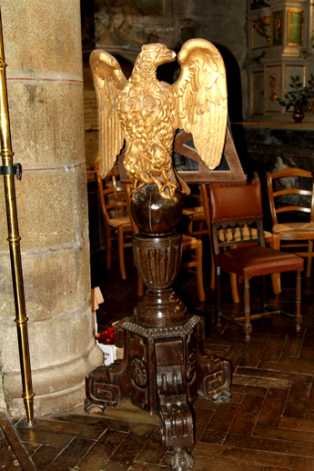 Lutrin de l'glise de Plougonver, en Bretagne