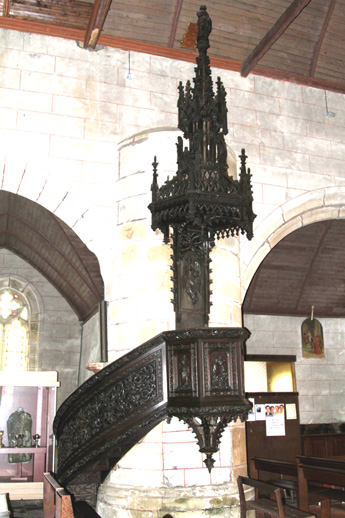 Chaire  prcher de l'glise de Plougonver, en Bretagne