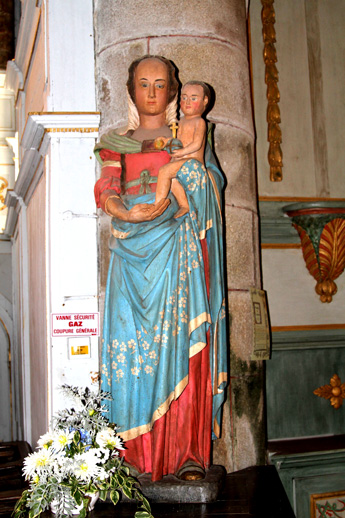 Statue de l'glise de Plougonver, en Bretagne