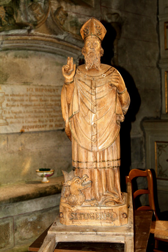 Statue de l'glise de Plougonver, en Bretagne