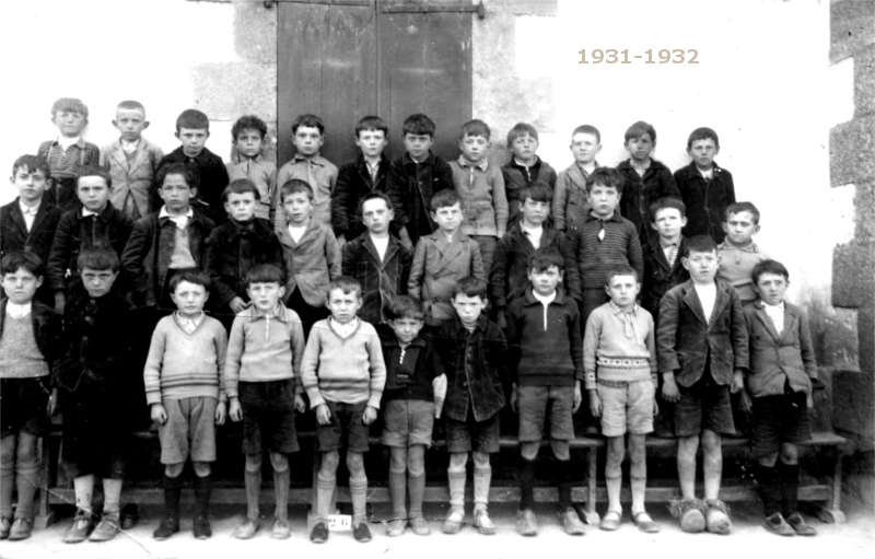 Ville de Plougoulm (Bretagne) : année scolaire 1931-1932.