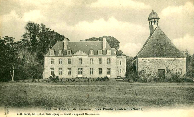 Plouha (Bretagne) : château de Lizandré.