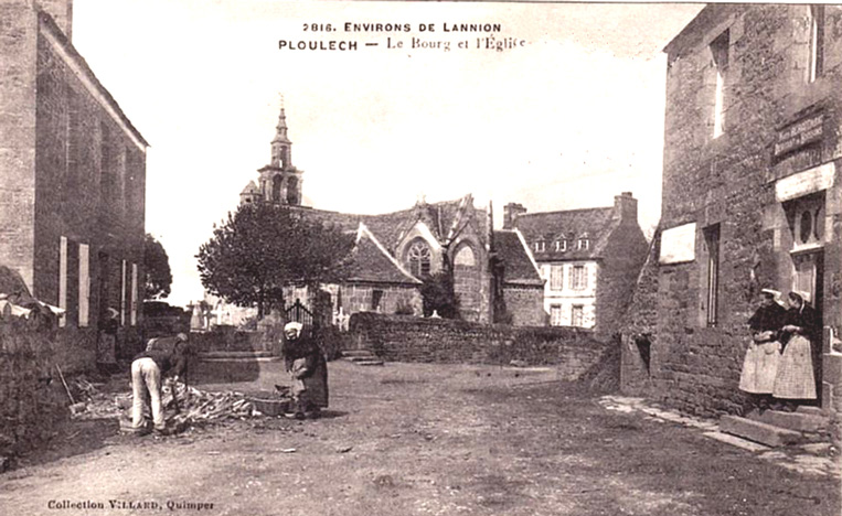 Le bourg et l'glise de Ploulec'h