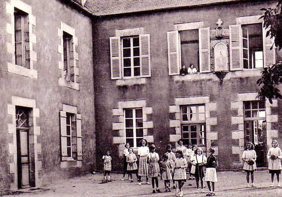 Ploumilliau (Bretagne) : école Notre-Dame