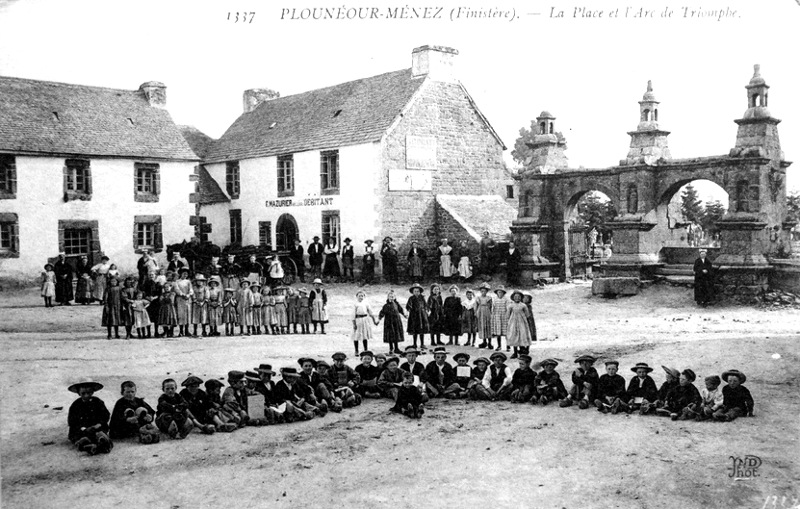 Ville de Plounour-Mnez (Bretagne).