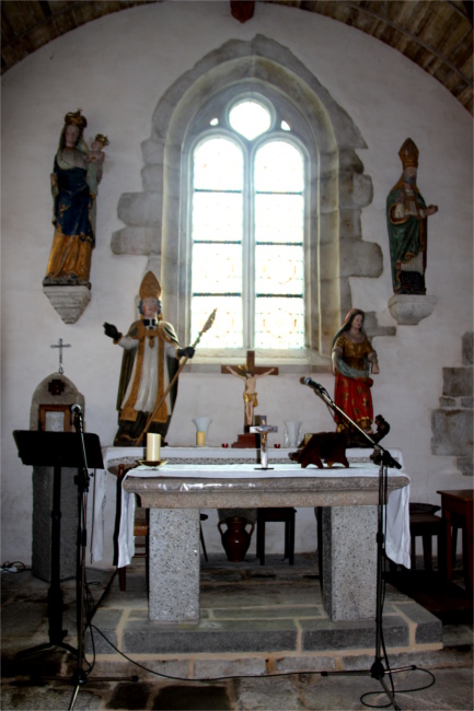 Autel de la Chapelle Notre Dame de Bon Voyage à Plounérin (Bretagne).