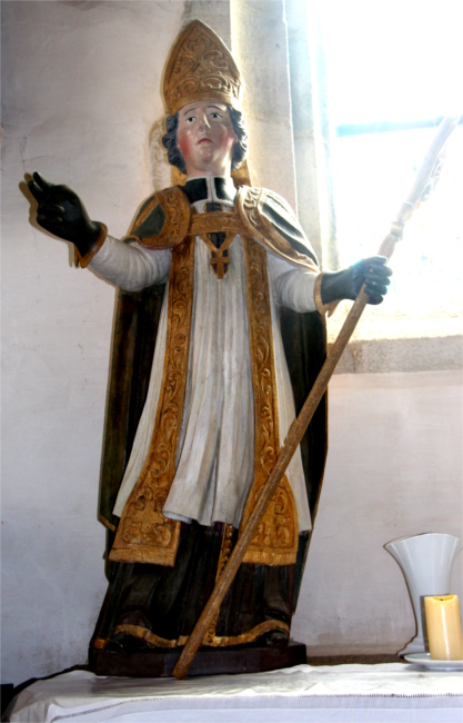 Statue de la Chapelle Notre Dame de Bon Voyage à Plounérin (Bretagne).