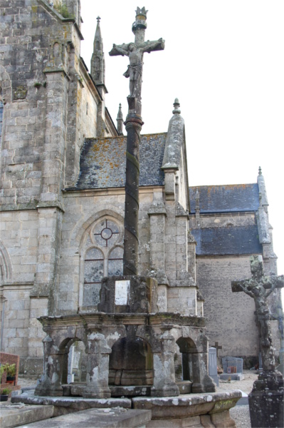 Calvaire de l'église Saint-Nérin de Plounérin (Bretagne).
