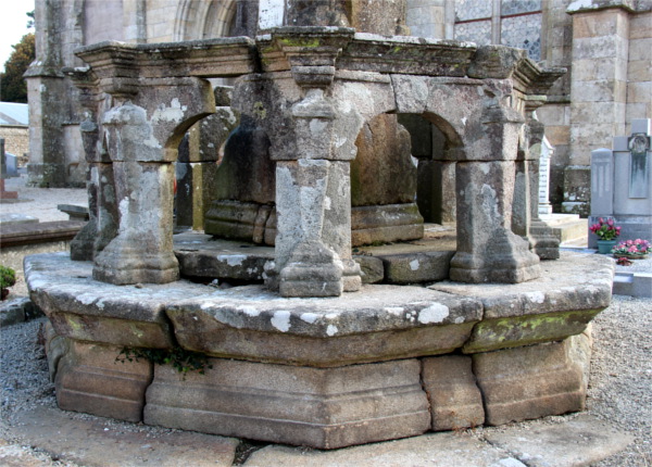 Calvaire de l'glise Saint-Nrin de Plounrin (Bretagne).