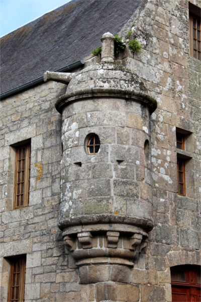 Plounrin (Bretagne) : manoir de Keraes.