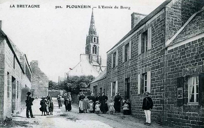 Bourg de Plounérin (Bretagne).