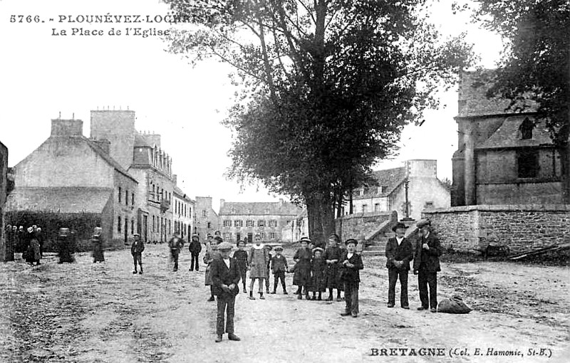 Ville de Plounvez-Lochrist (Bretagne).