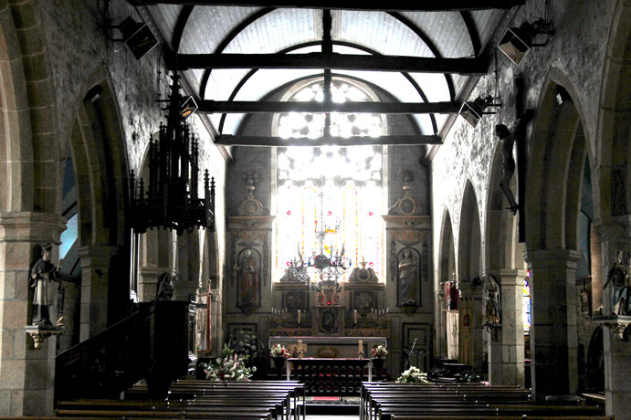 Eglise Saint-Pierre de Plounvez-Modec (Bretagne)