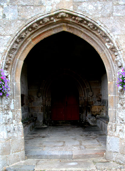 Eglise Saint-Pierre de Plounvez-Modec (Bretagne)