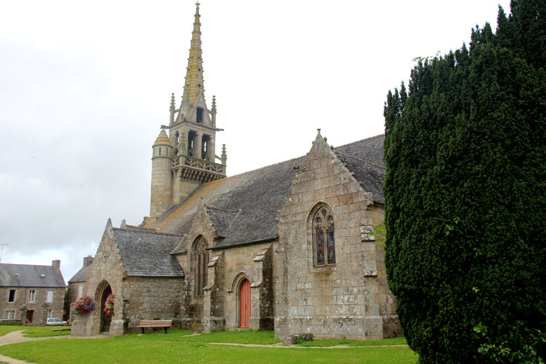 Eglise Saint-Pierre de Plounvez-Modec (Bretagne)