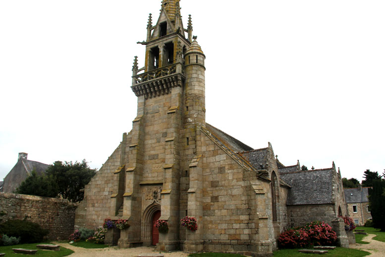 Eglise Saint-Pierre de Plounvez-Modec (Bretagne)