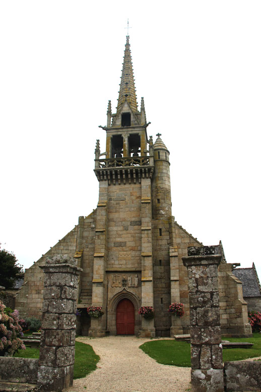 Eglise Saint-Pierre de Plounvez-Modec (Bretagne)