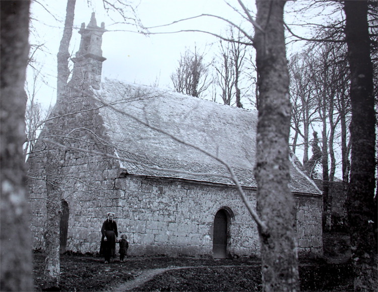 Plounevez-moedec (Bretagne) : chapelle Saint-Tugdual.