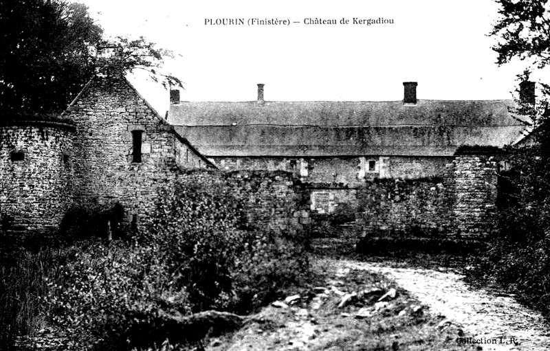 Château de Kergadiou à Plourin (Bretagne).