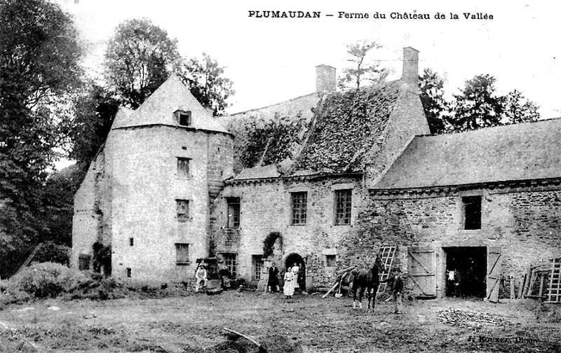 Ville de Plumaudan (Bretagne) : ferme du chteau de la Valle.