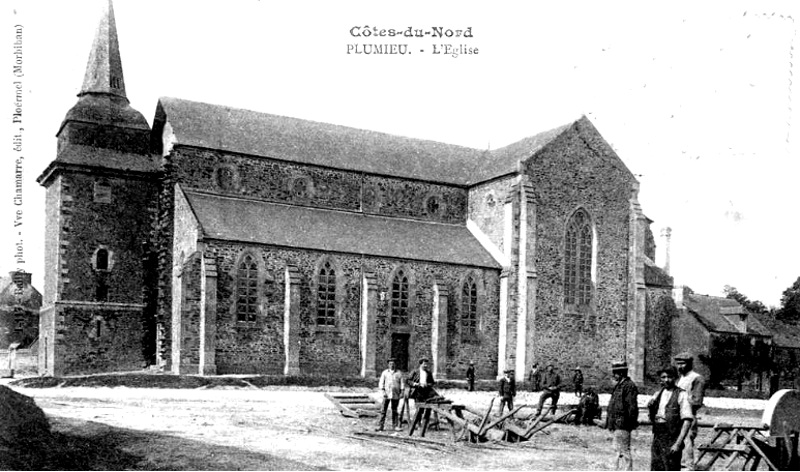 Eglise de Plumieux (Bretagne).