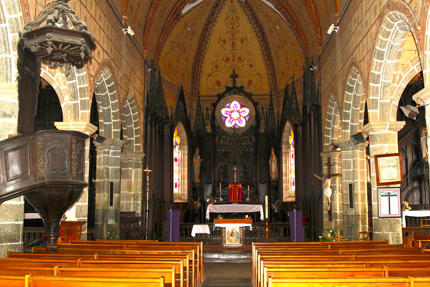 Eglise Saint-Pierre de Pluzunet (Bretagne