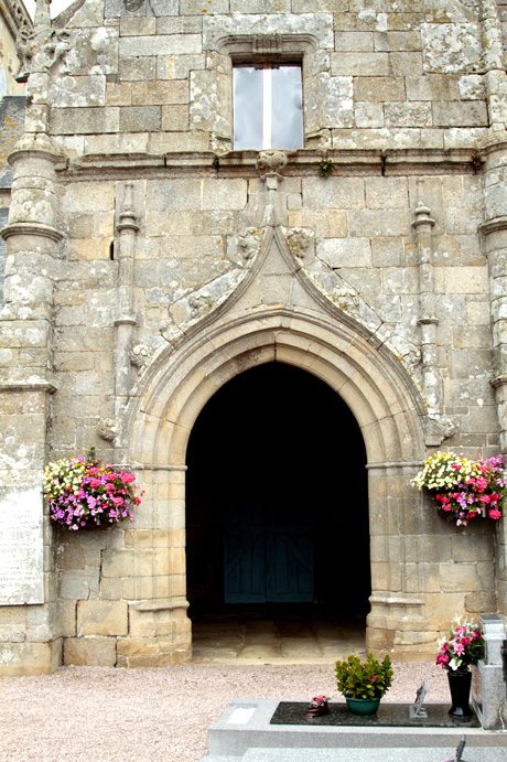 Eglise Saint-Pierre de Pluzunet (Bretagne