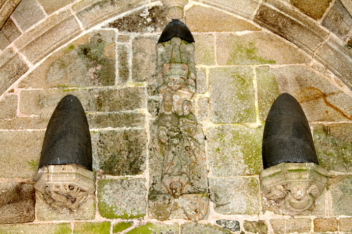 Eglise Saint-Pierre de Pluzunet (Bretagne