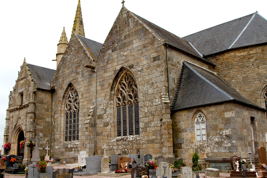 Eglise Saint-Pierre de Pluzunet (Bretagne