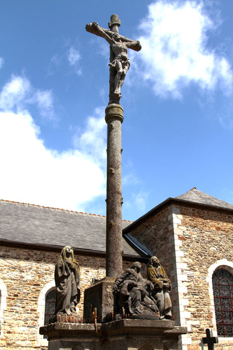 Le calvaire de l'glise Saint-Pierre-s-Liens de Pommerit-Jaudy (Bretagne)
