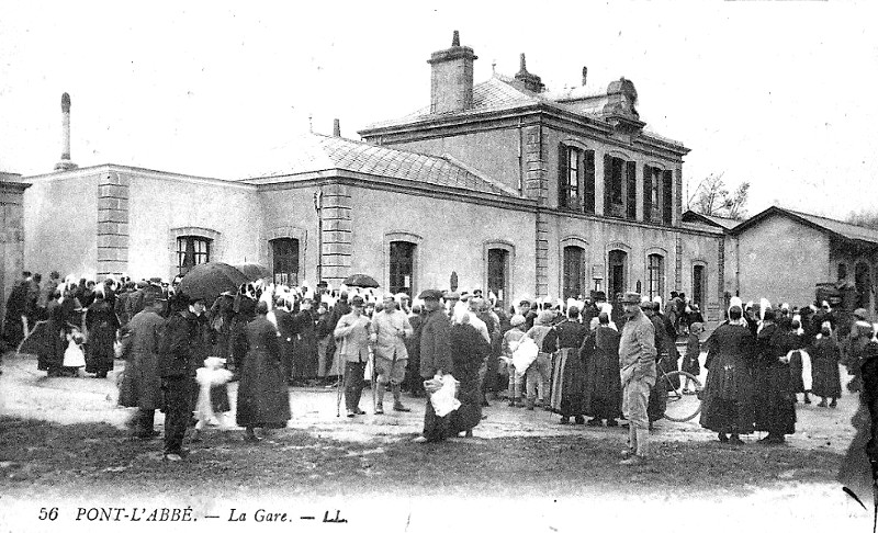 Ville de Pont-l'Abb (Bretagne) : la gare.