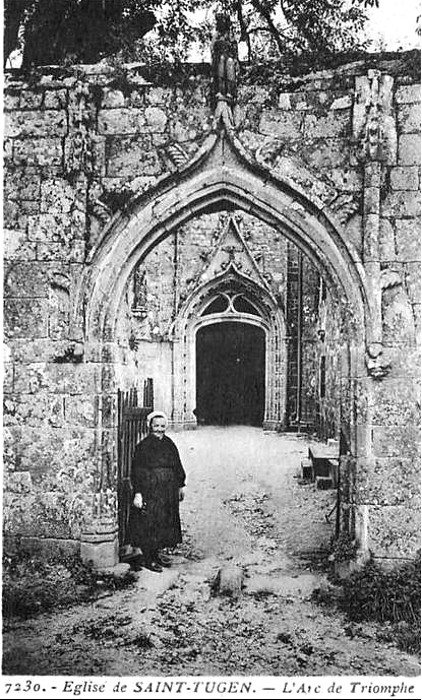 L'arc de triomphe de la chapelle Saint-Tujan en Primelin (Bretagne).