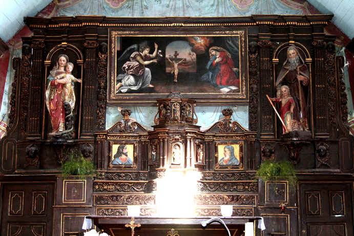 Le matre autel de l'glise Saint-Herv de Quemperven (Bretagne)