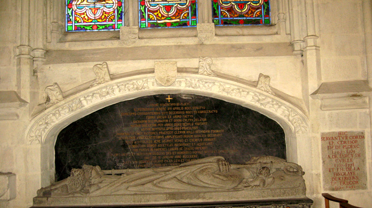 Quimper : cathdrale Saint-Corentin (tombeau de Monseigneur de Ploeuc)