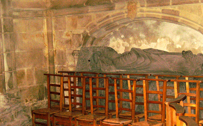 Quimper : cathdrale Saint-Corentin (Gisant de Raoul Le Mol)